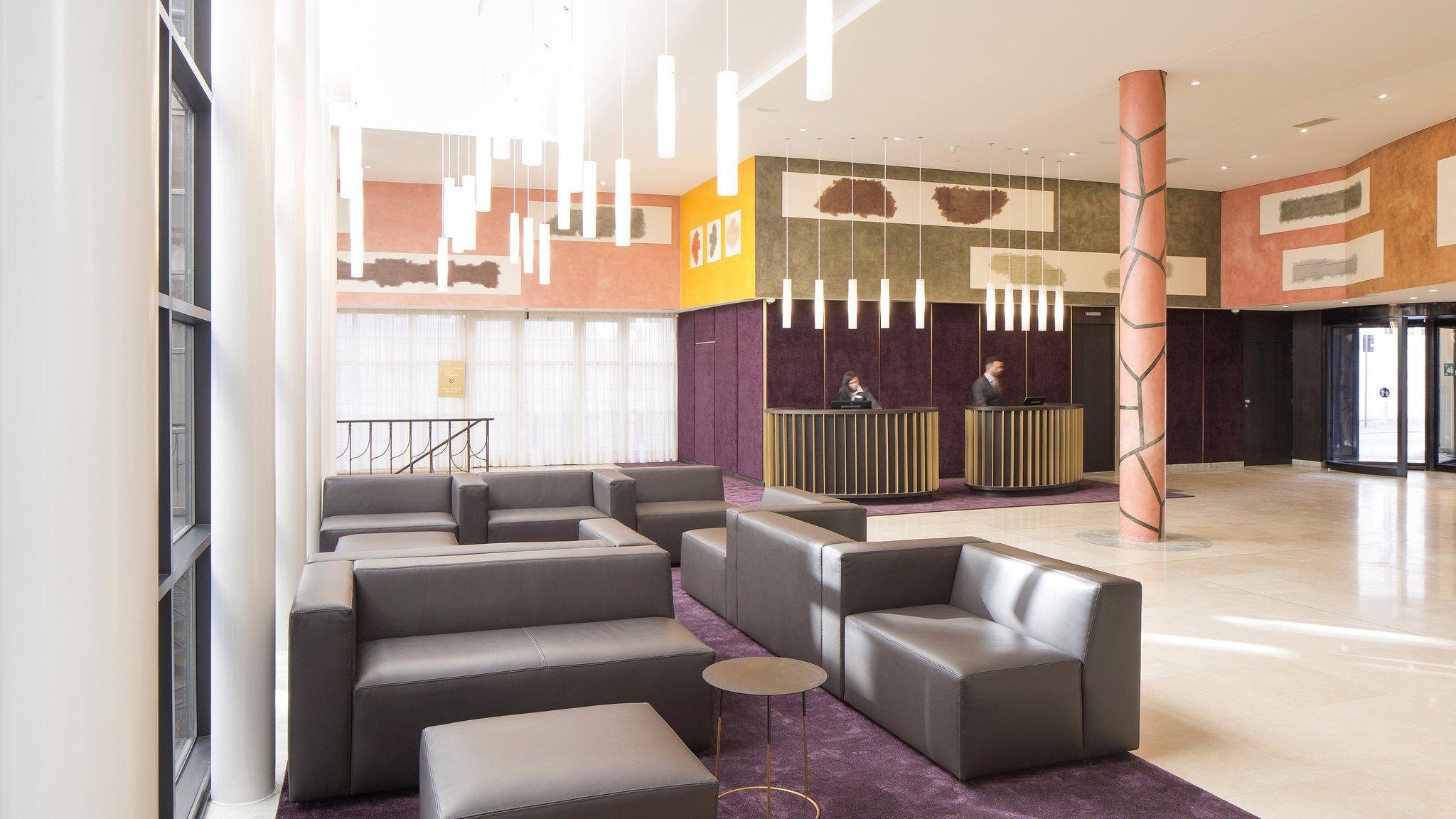 Crowne Plaza By Ihg Hotel Brujas