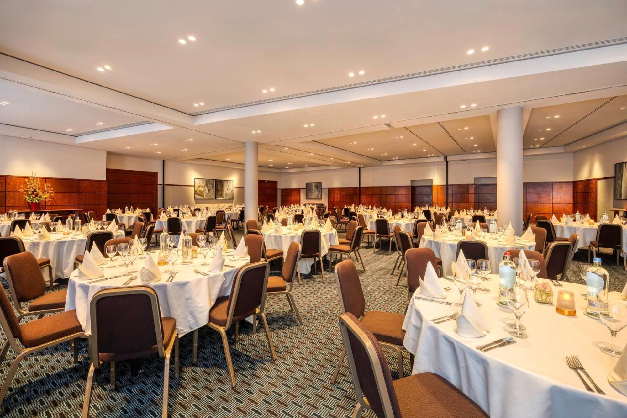 Crowne Plaza By Ihg Hotel Brujas